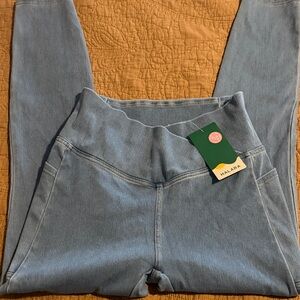 Brand new never worn Halara jeggings
